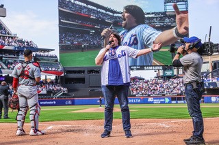 Kol Ami - Mets Game Featuring Cantor Danny Mendelson Singing National Anthem